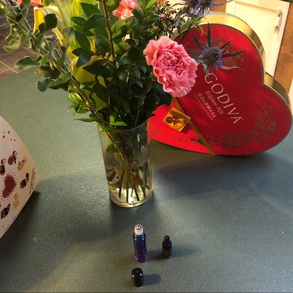 Candy & Flowers Essential Oil Blend for Love and Romance - Picture 6 of 9